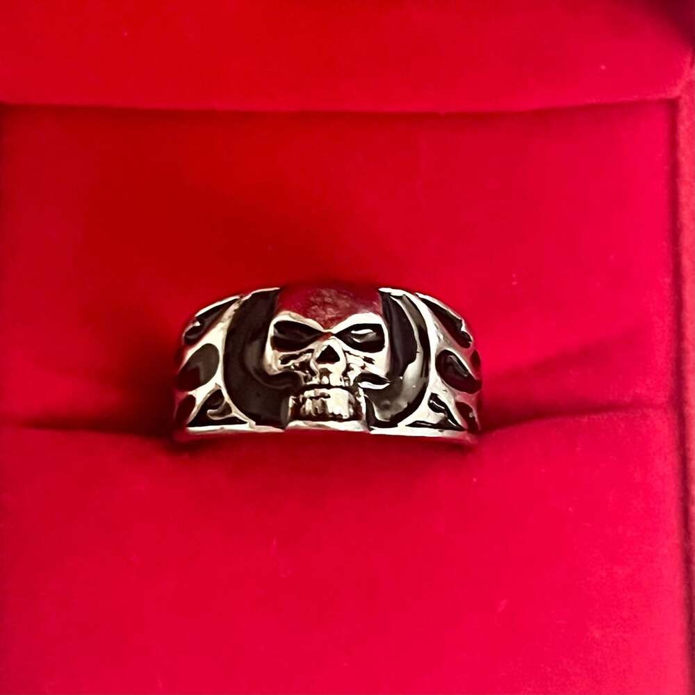 Fear Nothing Skull And Flames Ring Sz 9
